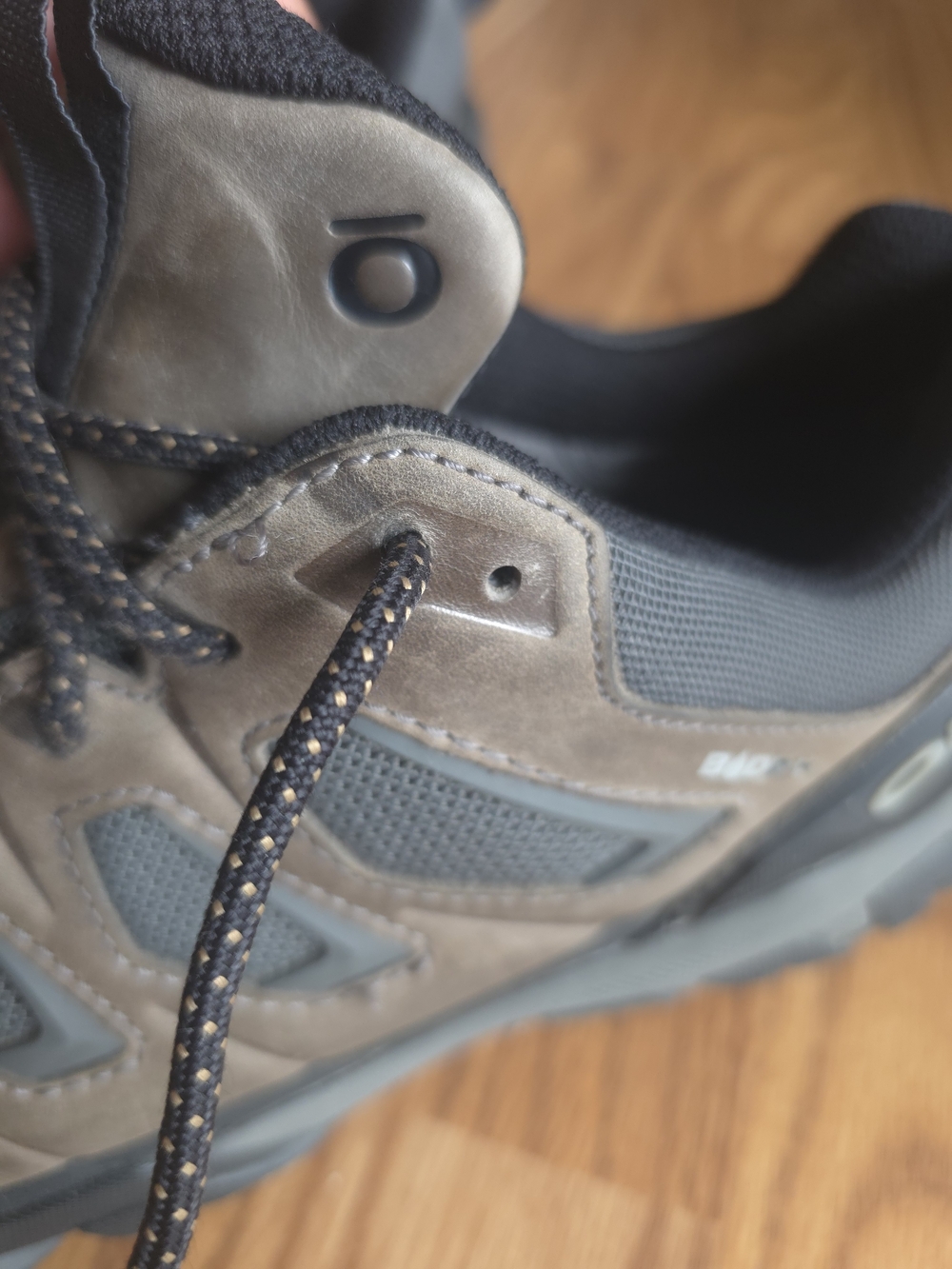 Oboz Men's Brown and Black Trail Boots - Rugged Outdoor Support - Picture 3 of 9